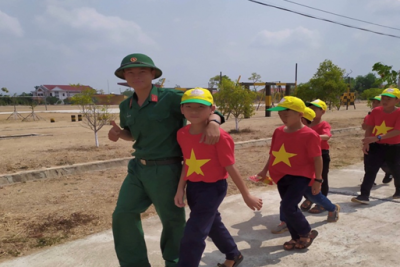 Trường Tiểu học Nguyễn Khuyến, huyện Ea Hleo tổ chức hoạt động trải nghiệm giáo dục quốc phòng và an ninh