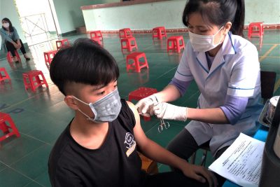 Huyện M’Drắk triển khai tiêm vắc xin phòng Covid-19 cho trẻ từ 12-14 tuổi