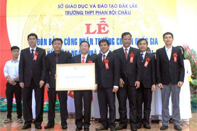 Trường THPT Phan Bội Châu tổ chức Kỷ niệm 36 năm ngày Nhà giáo Việt Nam và Lễ đón bằng công nhận trường THPT đạt chuẩn quốc gia