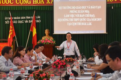 Bộ trưởng Phùng Xuân Nhạ làm việc với Ban chỉ đạo cụm thi Đắk Lắk