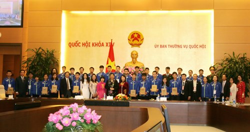 Phó Chủ tịch Quốc hội gặp mặt đoàn học sinh xuất sắc nhất năm 2016