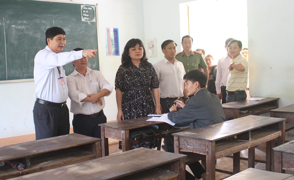 Kiểm tra công tác chuẩn bị cho Kỳ thi THPT Quốc gia năm 2017 tại 02 huyện Buôn Đôn và Ea Súp