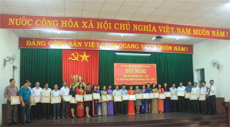 Phòng Giáo dục và Đào tạo huyện Cư Kuin tổng kết năm học 2017-2018 và triển khai nhiệm vụ năm học 2018-2019