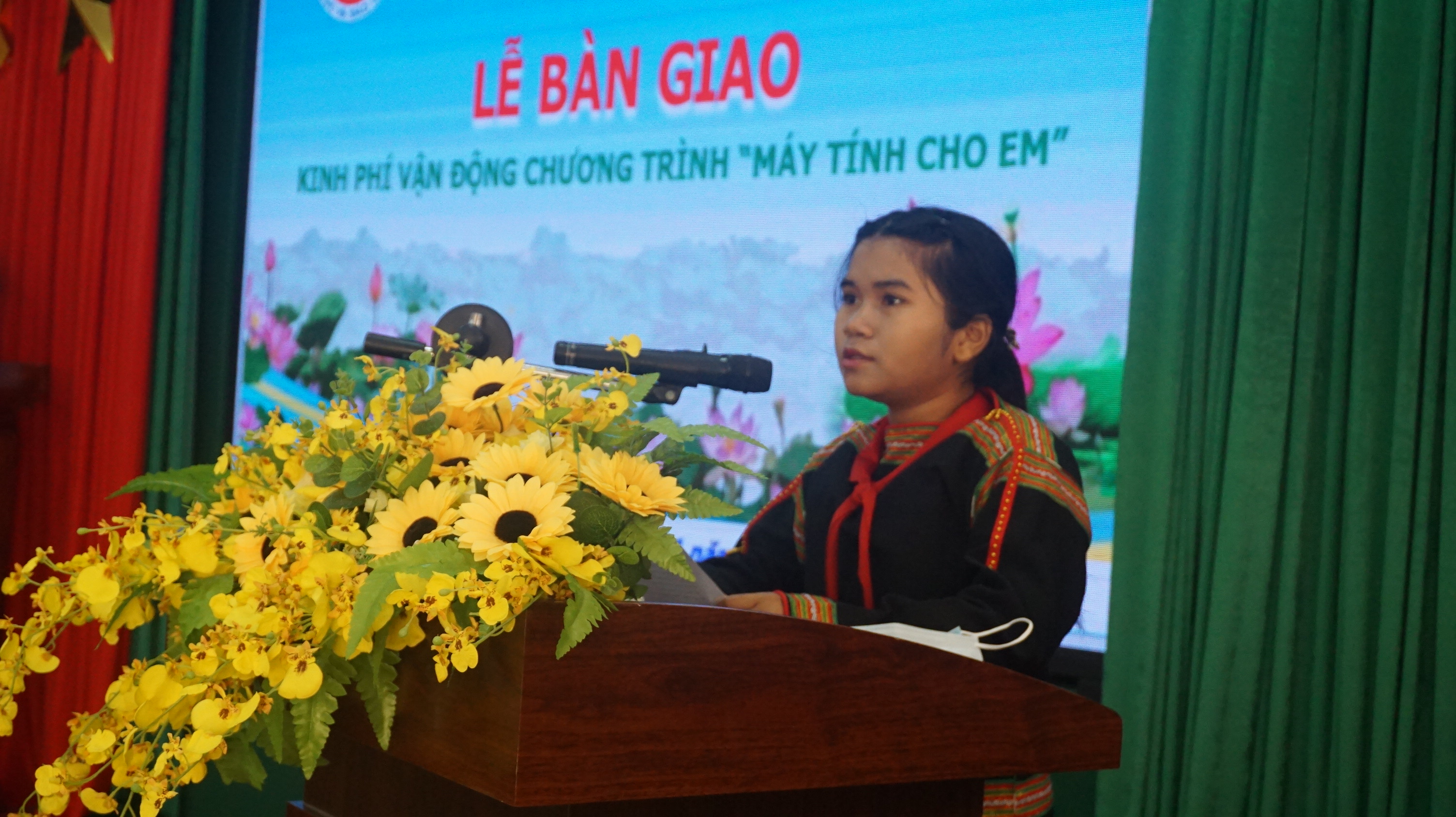 Lễ bàn giao kinh phí vận động Chương trình “Máy tính cho em” đợt 1 cho các cơ sở giáo dục trên địa bàn tỉnh