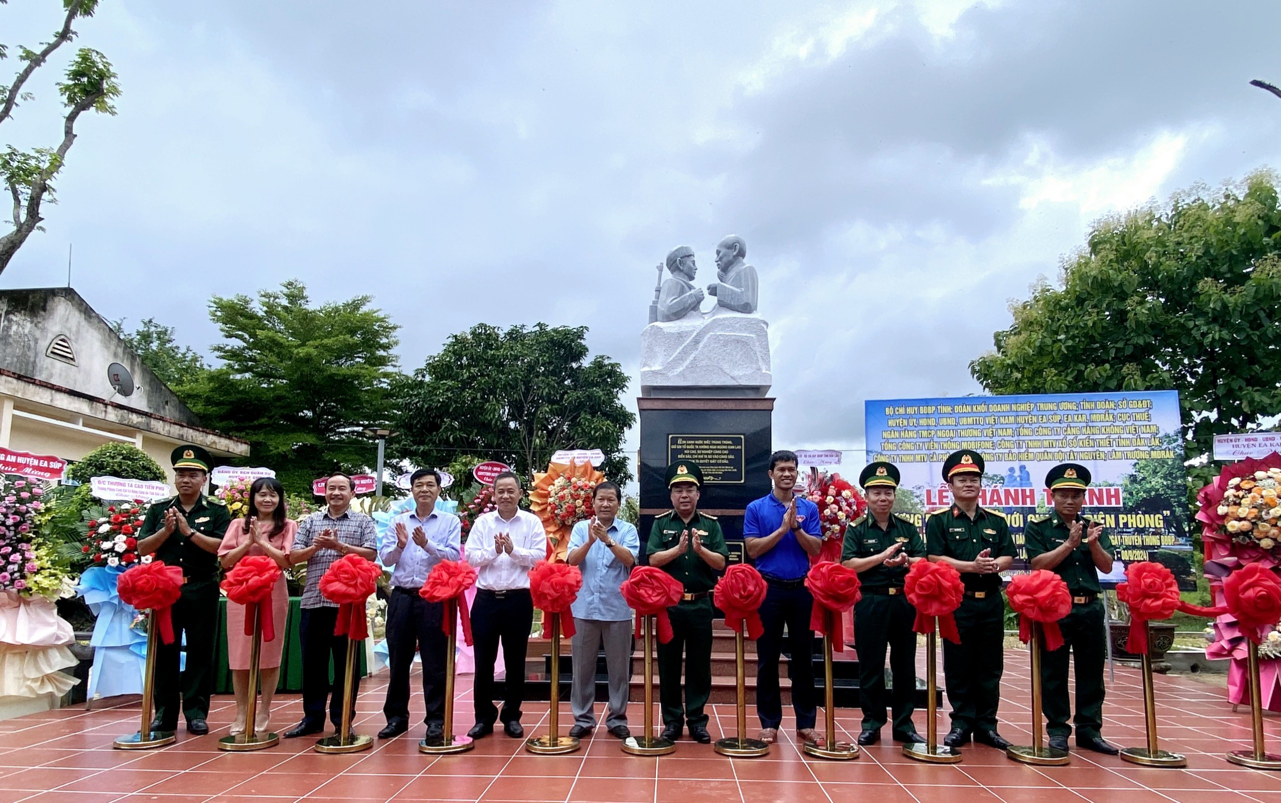 LỄ KHÁNH THÀNH TƯỢNG ĐÀI “BÁC HỒ VỚI CHIẾN SĨ BIÊN PHÒNG”