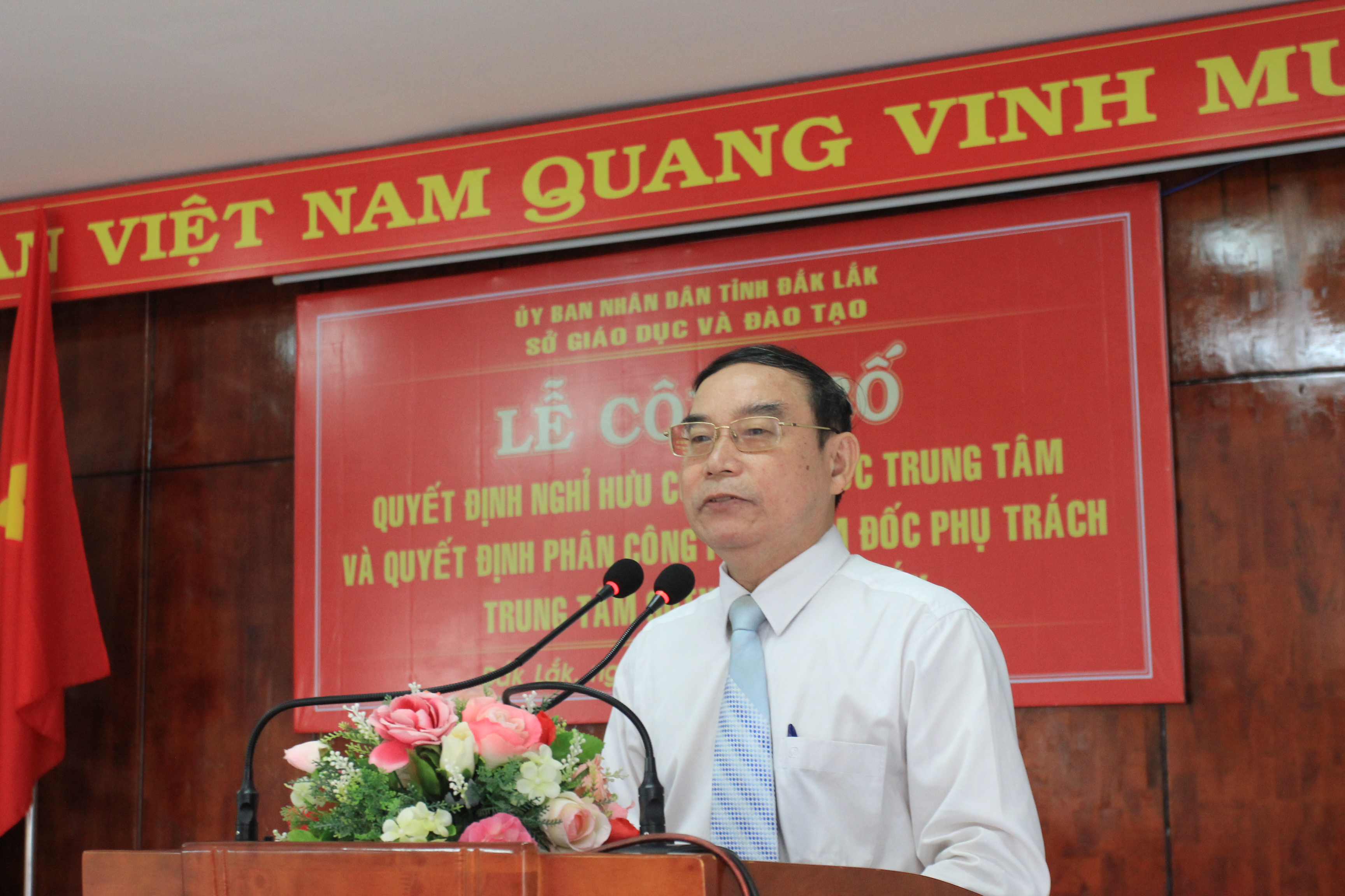 Công bố Quyết định nghỉ hưu của Giám đốc Trung tâm Giáo dục thường xuyên tỉnh và phân công Phó Giám đốc phụ trách Trung tâm