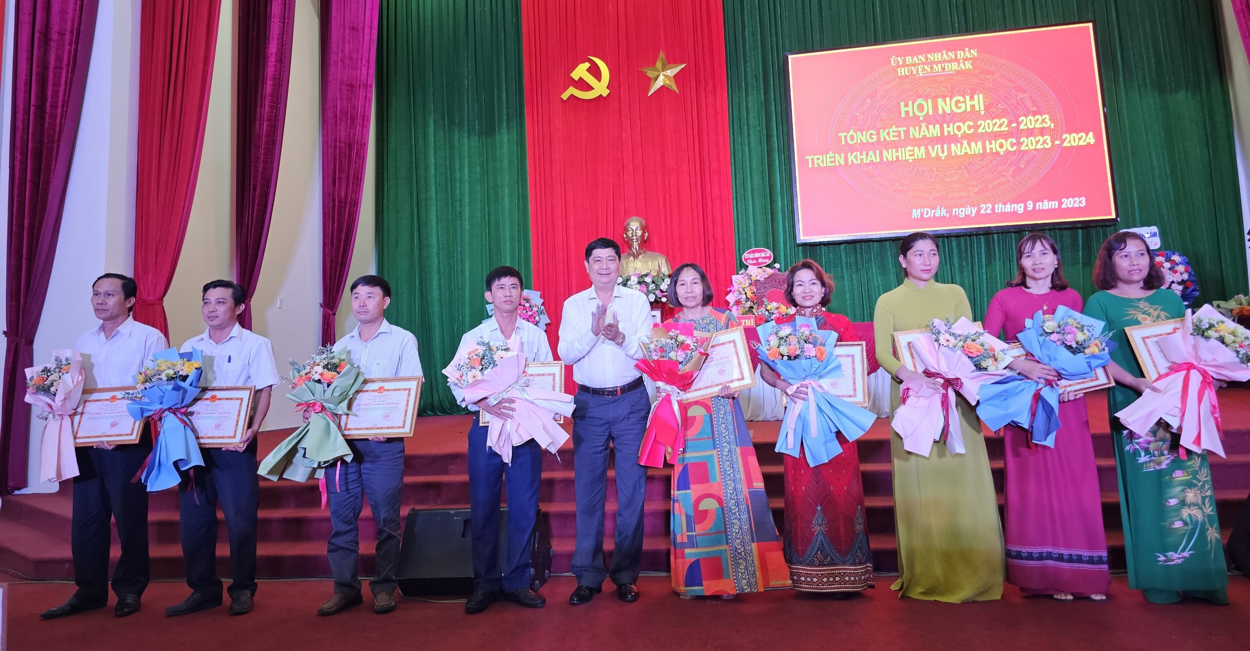 Huyện M’Drắk: Hội nghị tổng kết năm học 2022-2023 và triển khai nhiệm vụ năm học 2023-2024