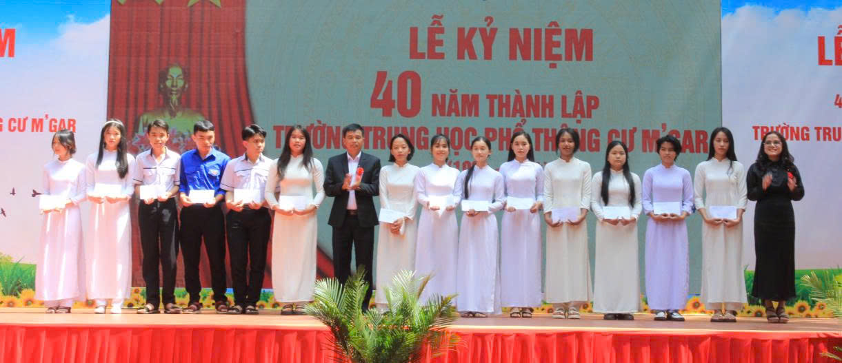 Lễ Kỷ niệm 40 năm thành lập Trường THPT Cư M’gar