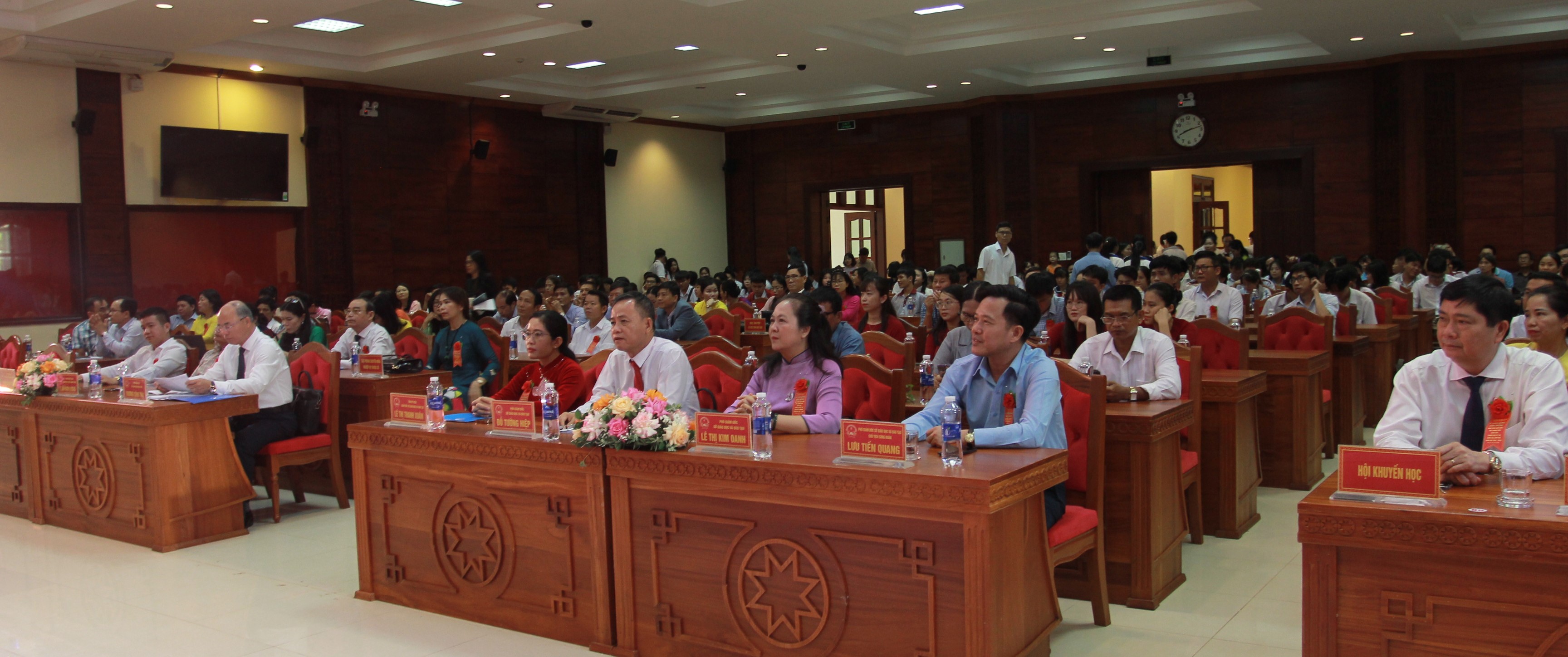 Lễ tuyên dương, khen thưởng học sinh và giáo viên đạt thành tích xuất sắc trong các kỳ thi cấp quốc gia, khu vực năm học 2024 – 2025