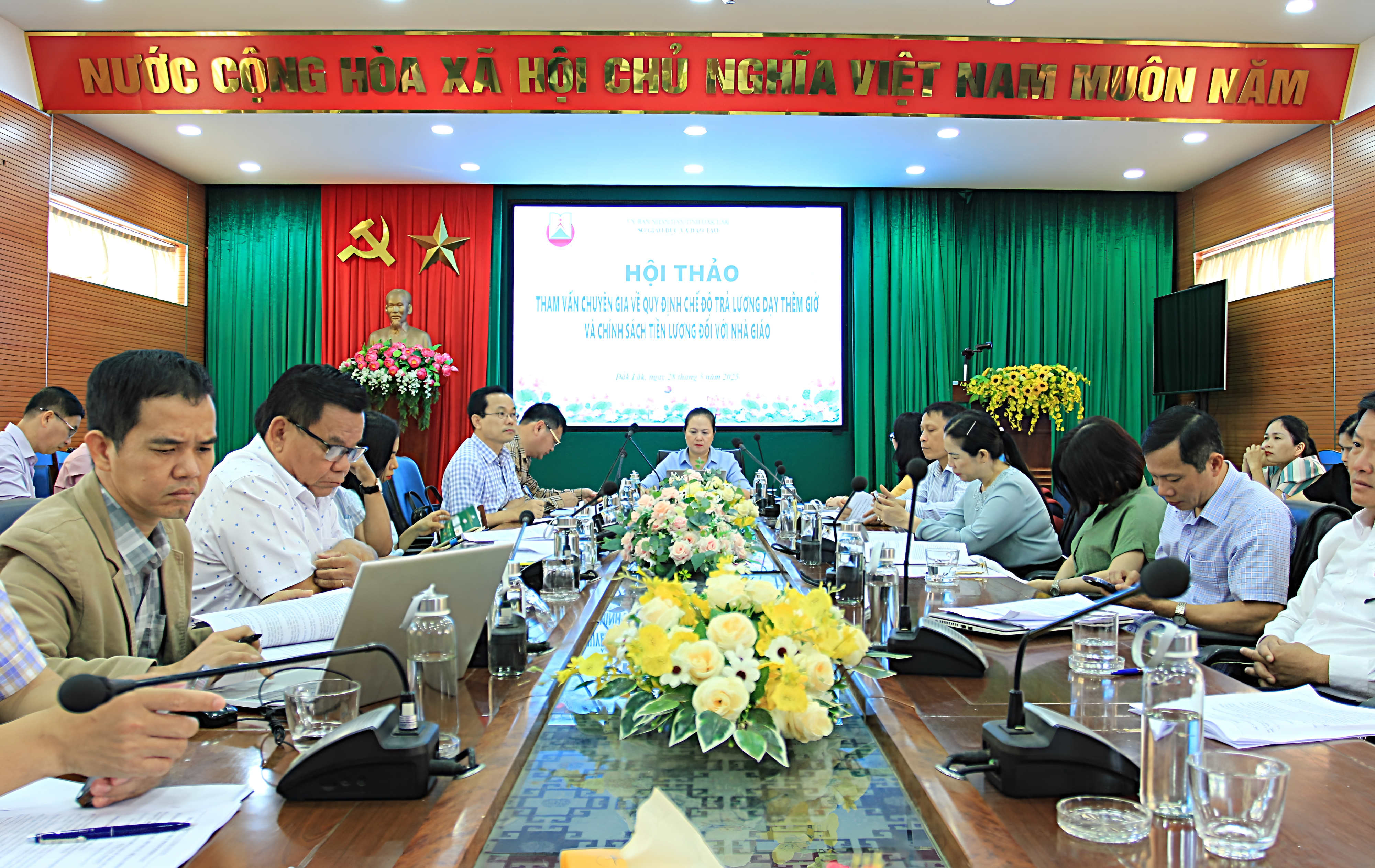 HỘI THẢO THAM VẤN CHUYÊN GIA VỀ QUY ĐỊNH CHẾ ĐỘ TRẢ LƯƠNG DẠY THÊM GIỜ VÀ CHÍNH SÁCH TIỀN LƯƠNG ĐỐI VỚI NHÀ GIÁO