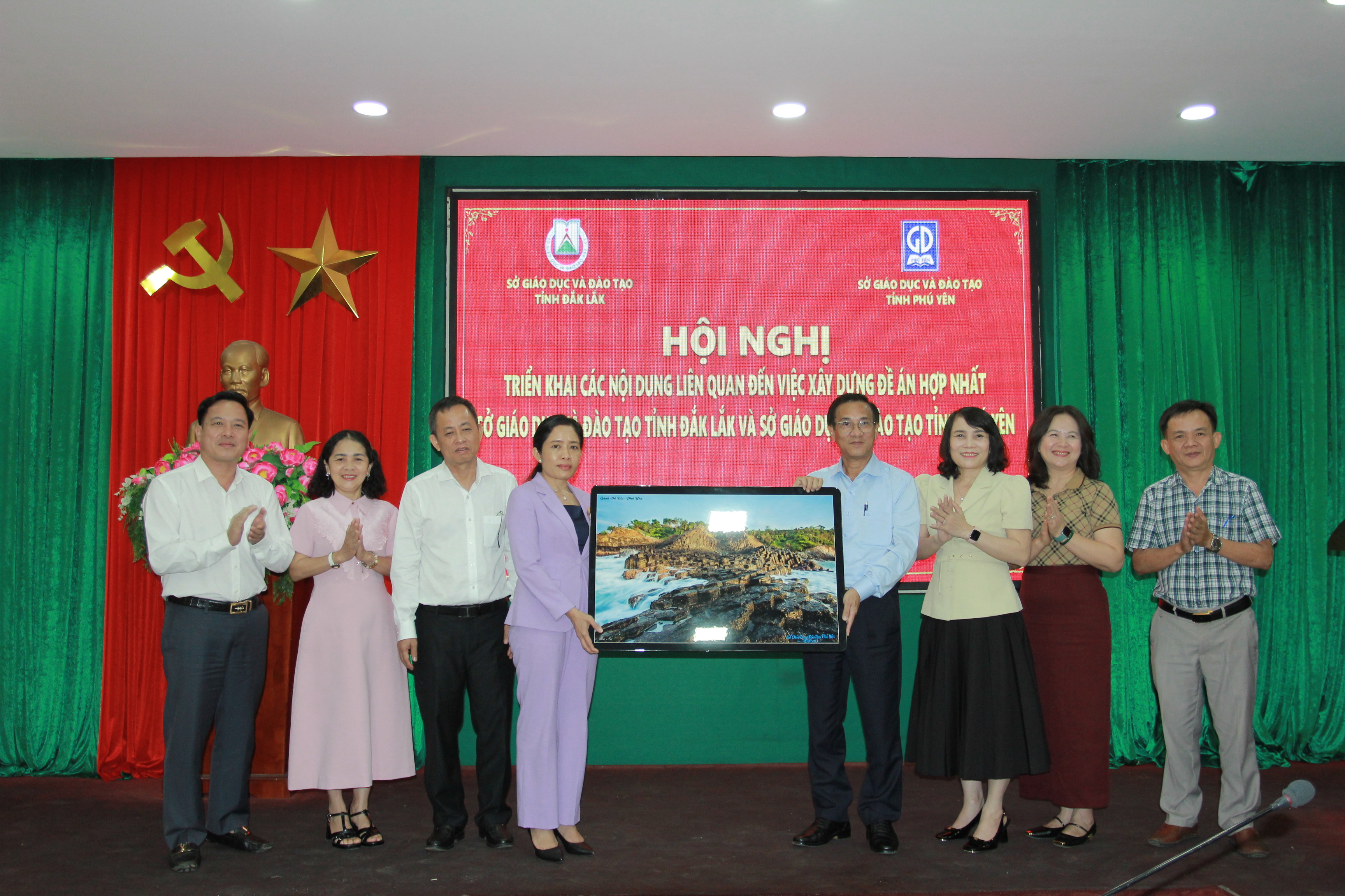Hội nghị triển khai các nội dung liên quan đến việc xây dựng Đề án hợp nhất giữa hai Sở Giáo dục và Đào tạo Đắk Lắk, Phú Yên