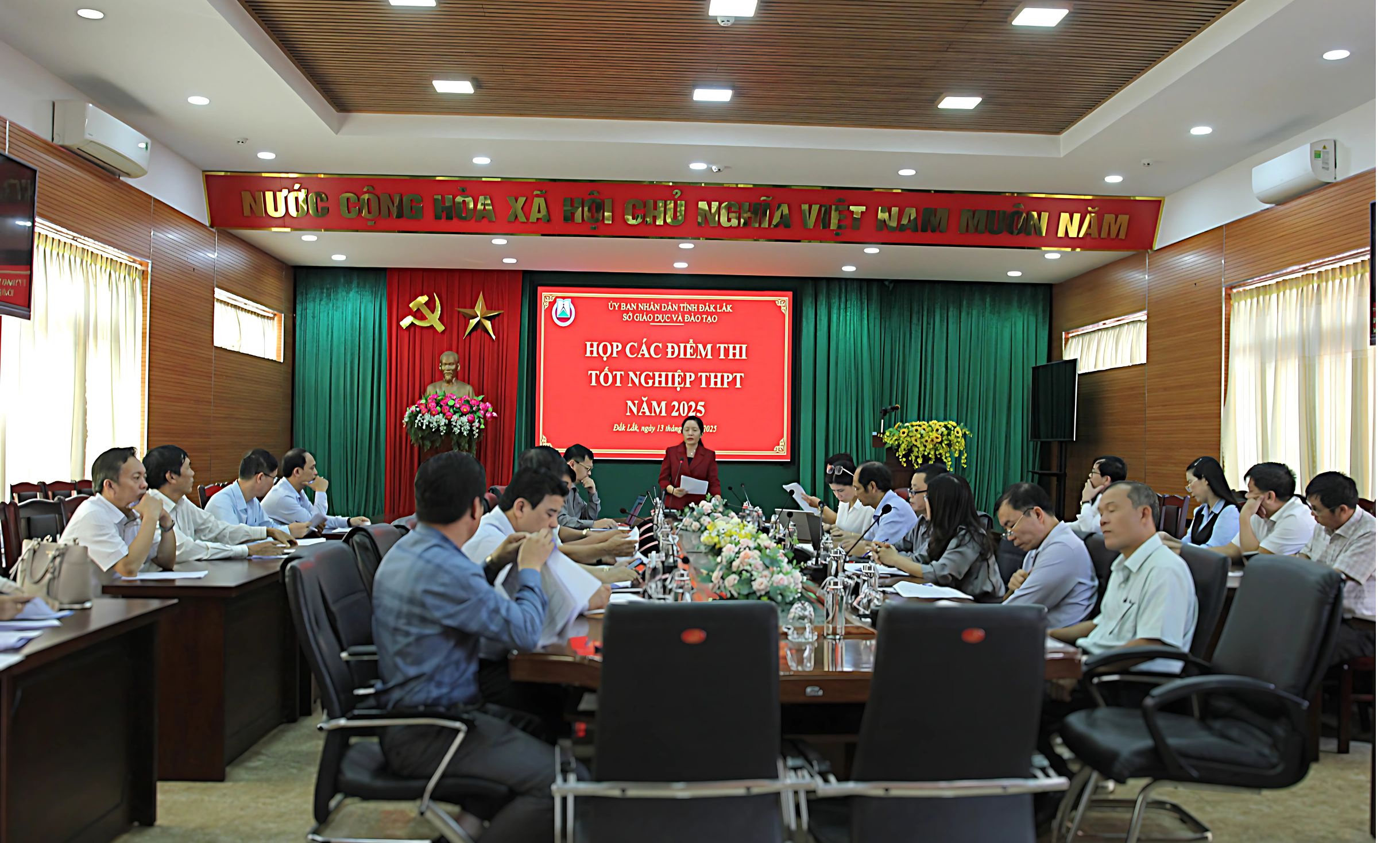 Họp Lãnh đạo các Trường đặt điểm thi tốt nghiệp THPT năm 2025 trên địa bàn tỉnh Đắk Lắk