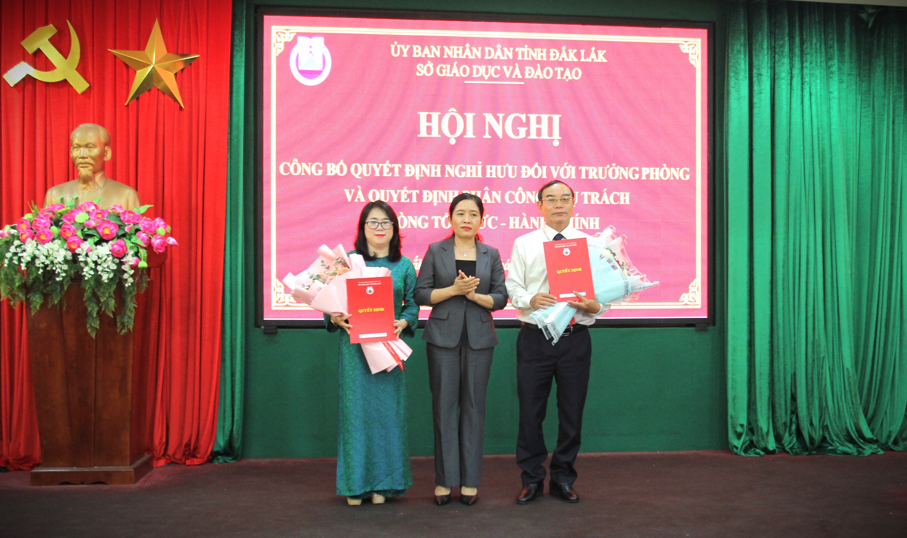 HỘI NGHỊ CÔNG BỐ QUYẾT ĐỊNH NGHỈ HƯU ĐỐI VỚI TRƯỞNG PHÒNG VÀ PHÂN CÔNG PHỤ TRÁCH PHÒNG TỔ CHỨC – HÀNH CHÍNH