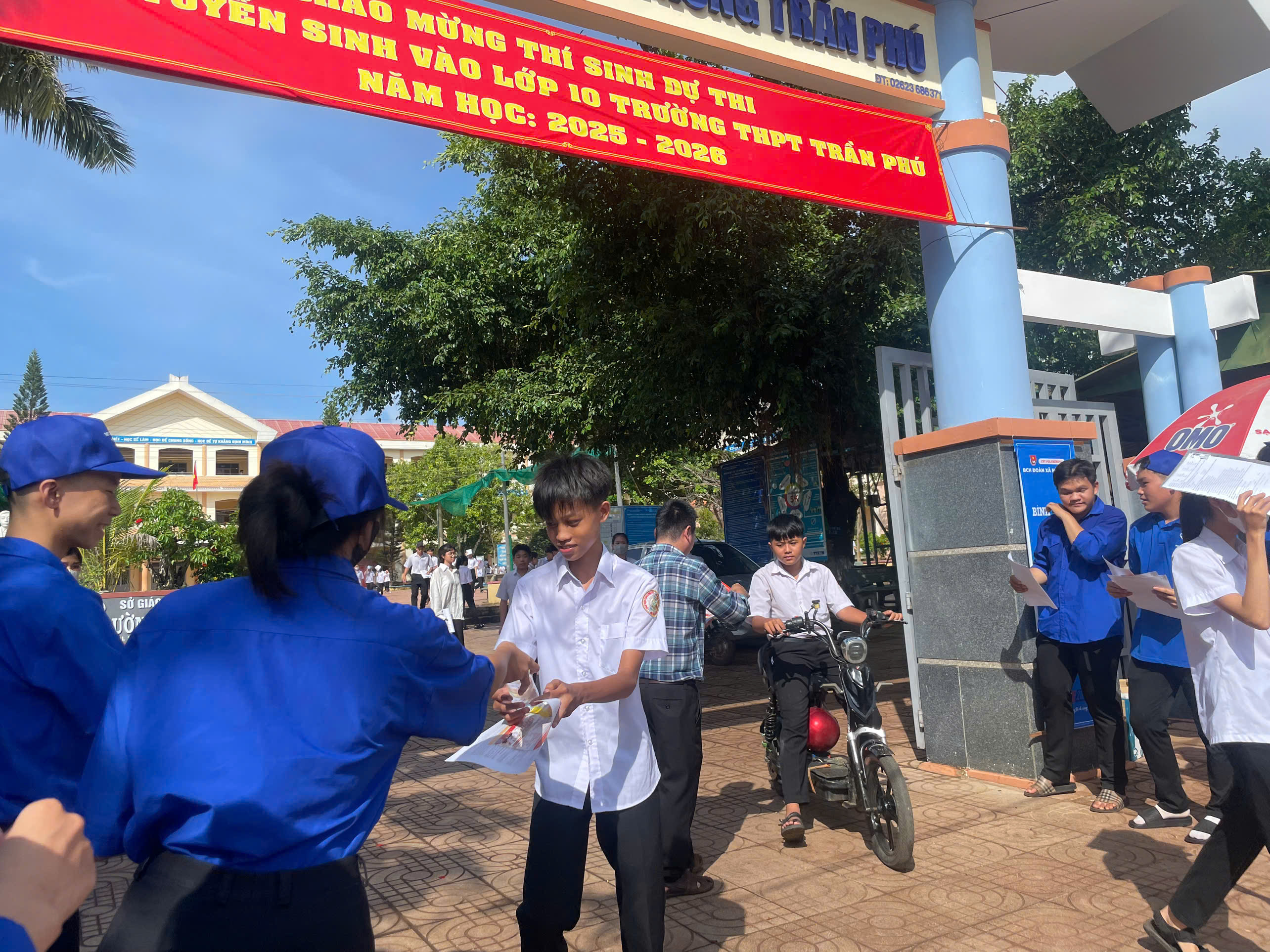 Kỳ thi tuyển sinh vào lớp 10 THPT năm học 2025 – 2026 tại Đắk Lắk:  Nỗ lực và tập trung trong buổi thi Ngoại ngữ