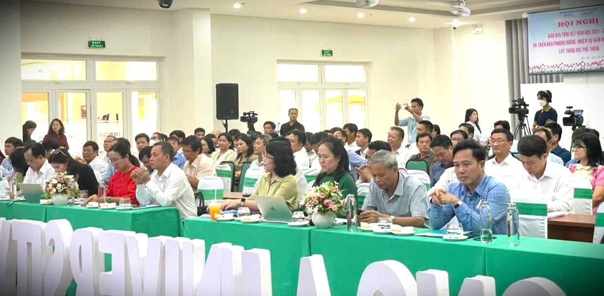 Hội nghị giao ban tổng kết năm học 2024-2025, triển khai phương hướng, nhiệm vụ năm học 2025-2026 cấp trung học phổ thông